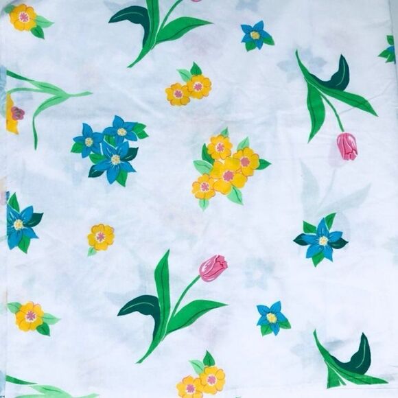 J.P. Stevens Floral Flat Sheet 64” X 105” - Picture 3 of 6